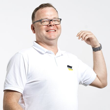 Team von Norma Reiden AG – Abteilung Projektleitung: Gideon Büchi Portraitaufnahme von Gideon Büchi, im Team – Projektleitung bei der Norma Reiden AG.