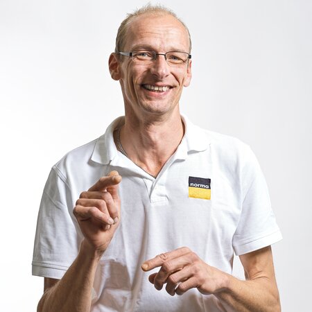 Team von Norma Reiden AG – Produktion: Paul Dettling Portraitaufnahme von Paul Dettling, im Team – Produktion bei der Norma Reiden AG.